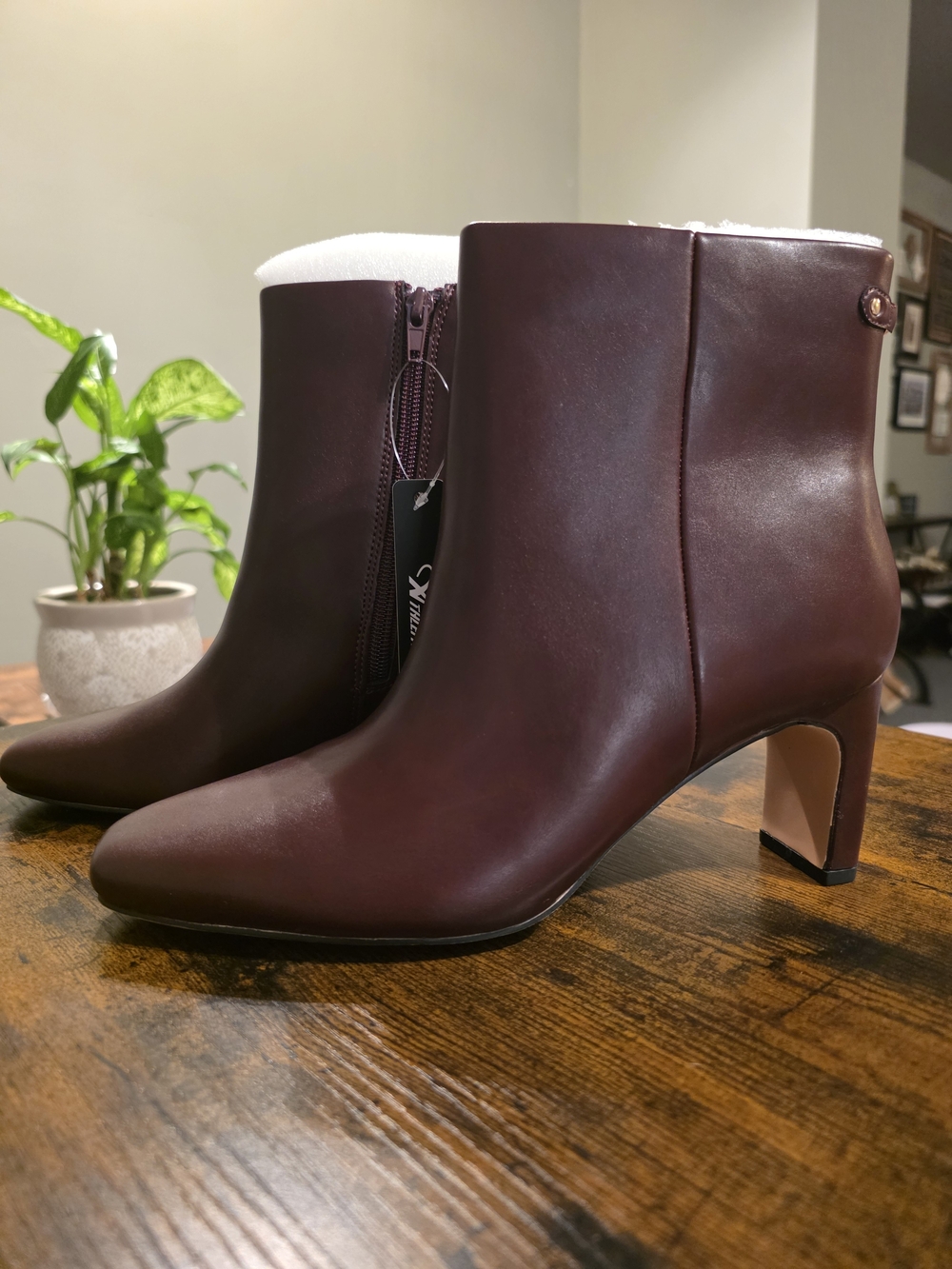 Women’s NEW IN BOX Brown Burgundy Ankle Boots Size 8.5